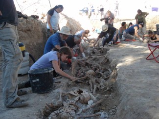 El CSIC dirige un proyecto sobre el impacto de las exhumaciones en la sociedad española