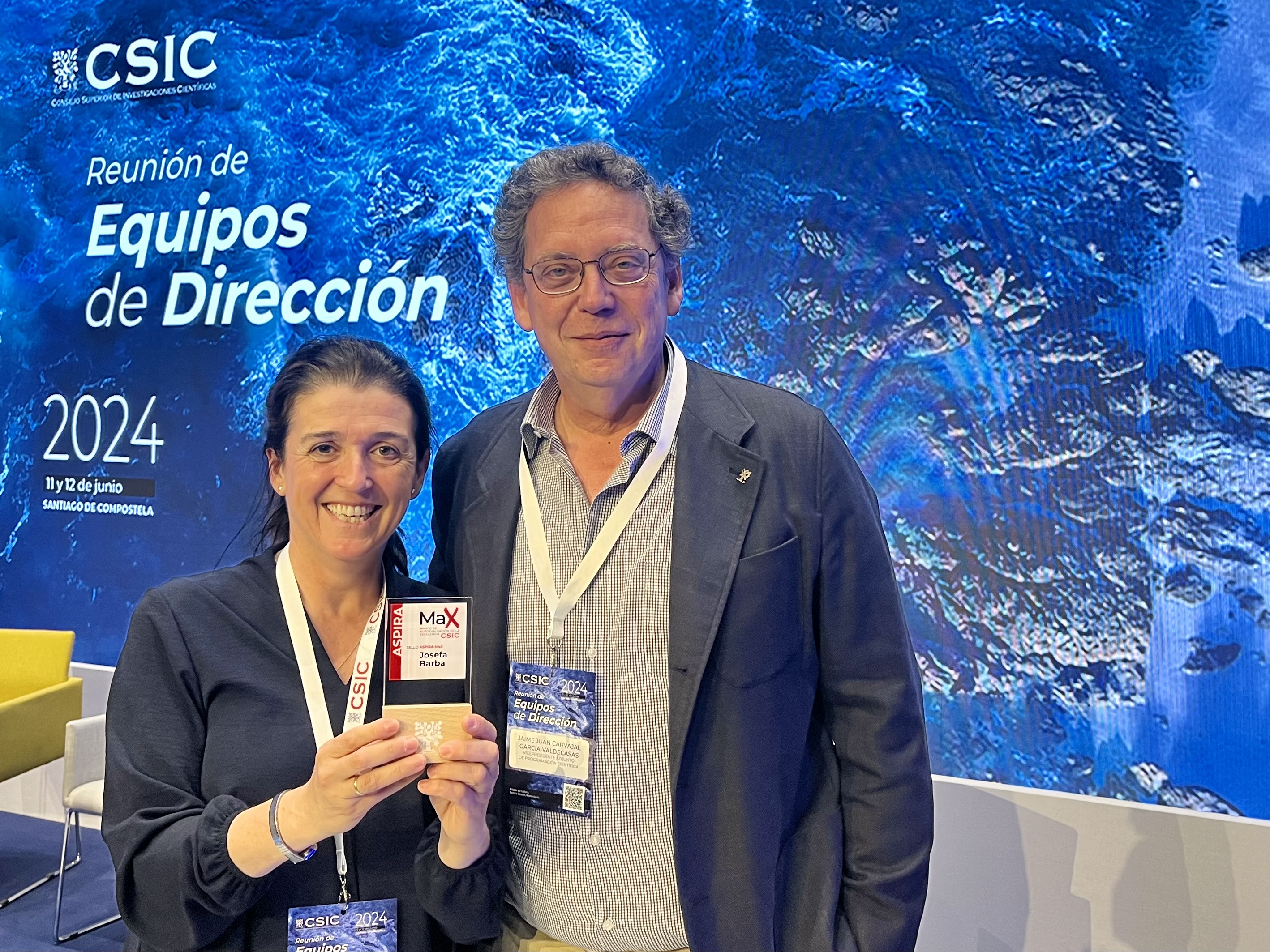 Entrega del distintivo de excelencia ASPIRA MaX CSIC al Instituto de Historia en Santiago de Compostela