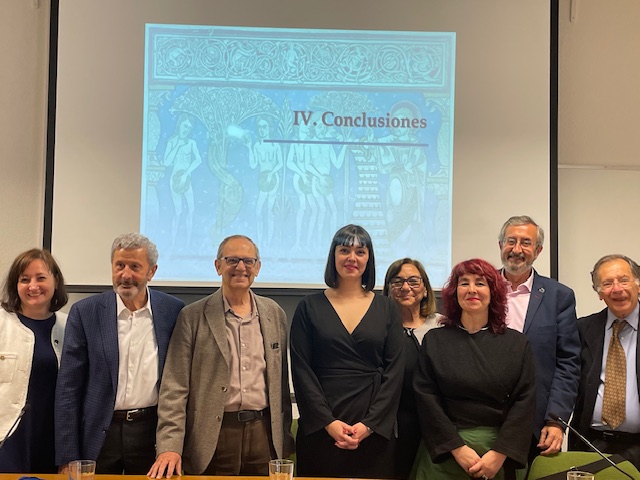 Bárbara Berrocal en el centro de la imagen y a su izquierda, en primer plano, Elvira Martín Contreras (ILC)