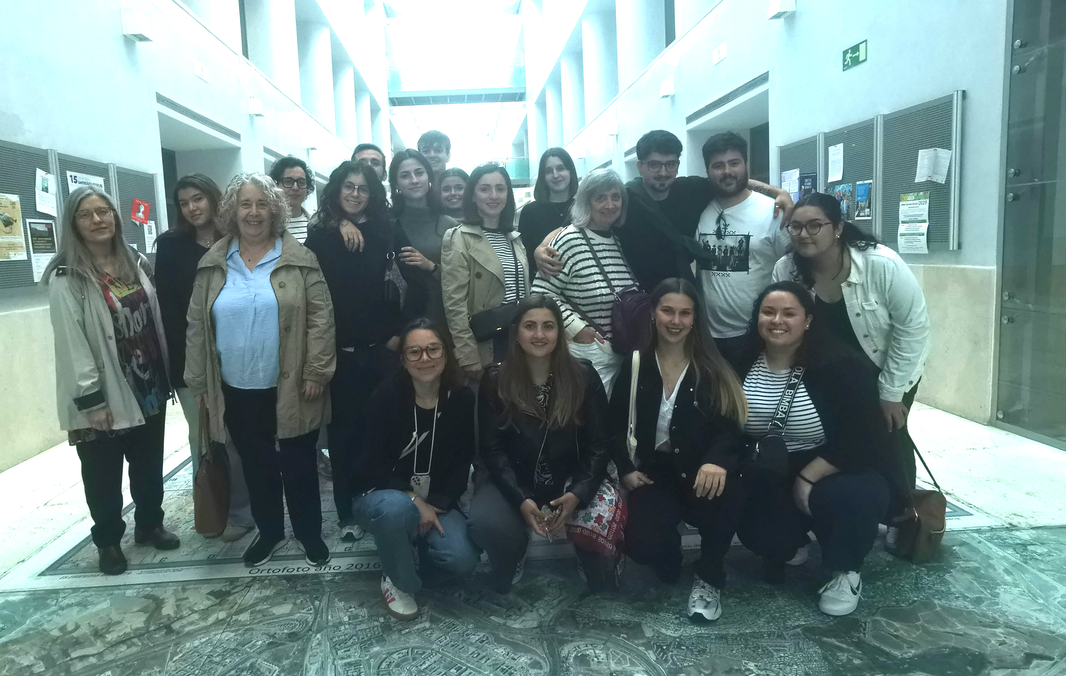 Estudiantes del Departament de Filologies Romàniques de la Universidad Rovira i Virgili visitan el CCHS
