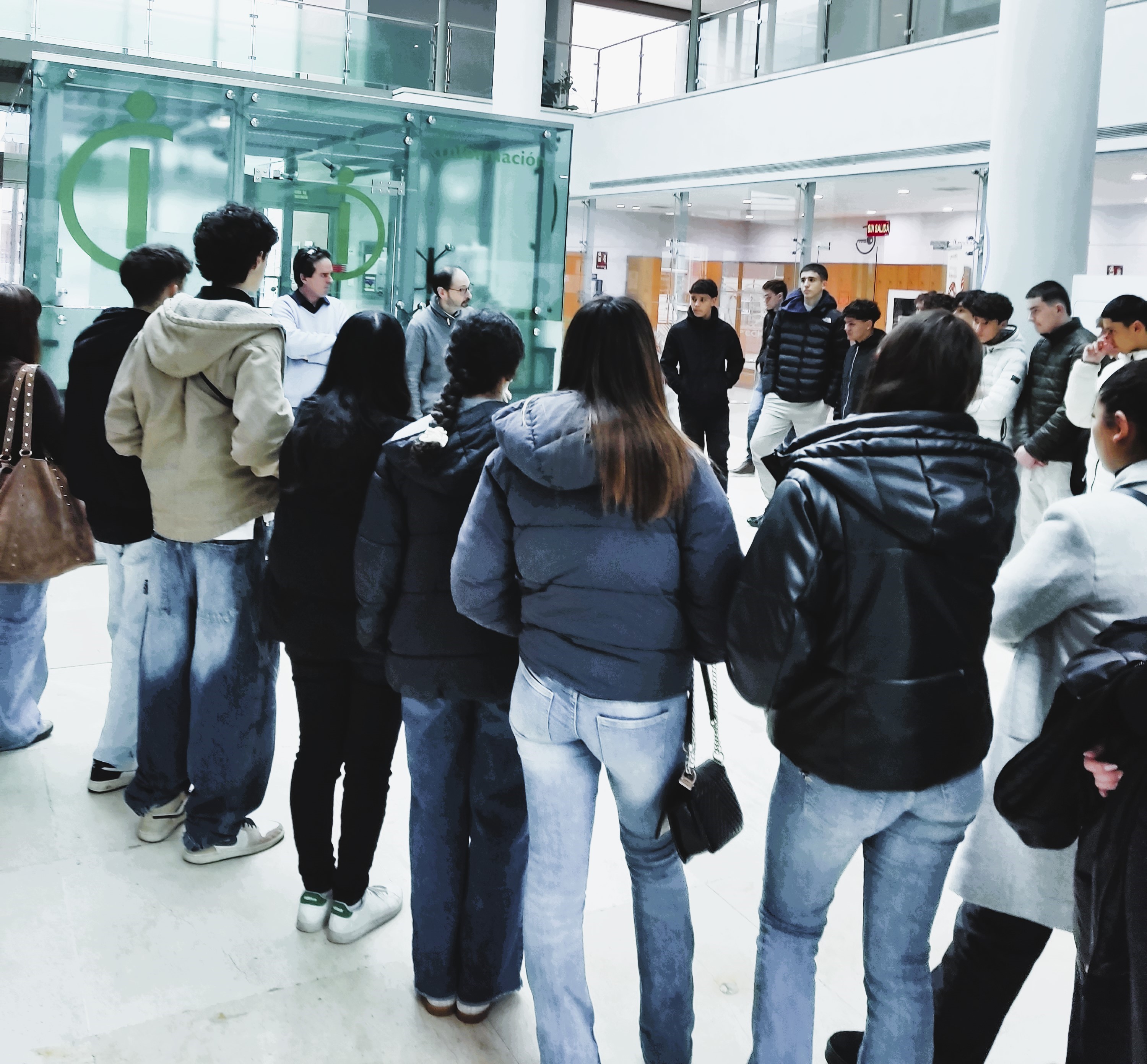 Alumnado del IES Margarita Salas de Majadahonda visitan la BTNT y el ILC como parte de una actividad académica coordinada por Sarali Gintsburg (ILC)