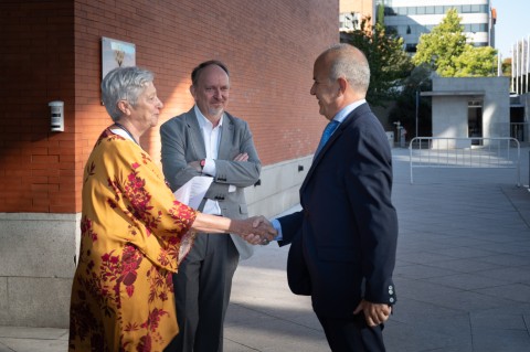 Eulalia Pérez Sedeño y Txetxu Ausín (IFS-CSIC) recibiendo al rector de la UNED, Ricardo Mairal Usón en la inauguración del XIV Congreso Iberoamericano de Ciencia Tecnología y Género. 13 de septiembre de 2023 / Lorenzo Plana Torres / CSIC