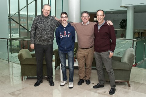 Varios investigadores del IEGD (CCHS-CSIC) junto con uno de los alumnos al que acompañaron en el programa 4ºESO+Empresa.