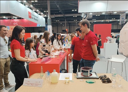 El grupo Cervitrum participó con una actividad sobre el vidrio