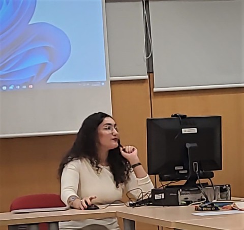 Almudena Cabrera Iglesias (JAE Intro ILLA 2022-23)