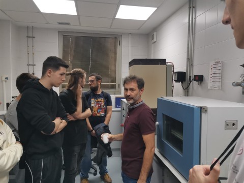 Estudiantes del IES El Olivo en el Laboratorio de Conservación del Patrimonio (CERVITRUM)