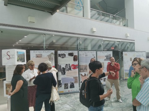 Inauguración de la exposición  'Y sin embargo, se mueve. Un viaje por los fondos digitalizados de la Red de Bibliotecas y Archivos del CSIC''