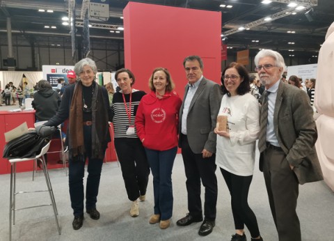 Eloísa del Pino, presidenta del CSIC, junto a otras autoridades y personal del CSIC, así como de la Fundación Madri+d