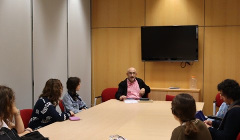 Interesados en el mundo de la literatura escuchan a Luis Alburquerque (ILLA)