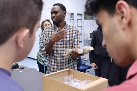Con Julius Ogutu (IH) en el Laboratorio de Pleistoceno