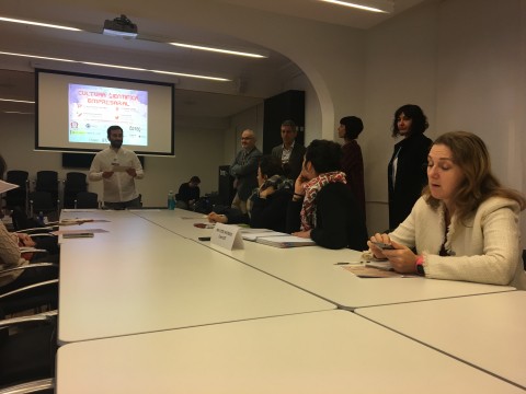 El comunicador científico y ambiental Ibán Revilla abrió las 'II Jornada de Cultura Científica Empresarial', en la que el CCHS fue una entidad colaboradora.