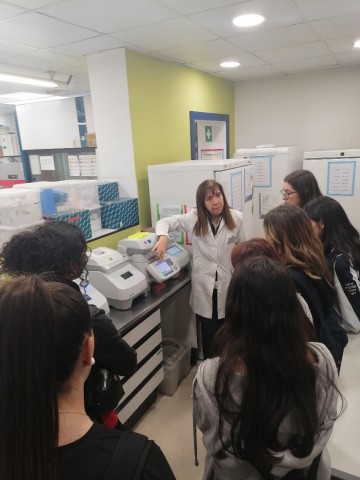 Participantes de "Científic@s en prácticas" visitan cinco centros de investigación