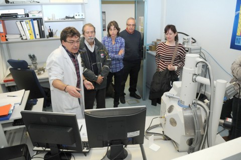 Oscar García Vuelta (IH) con los asistentes a la visita