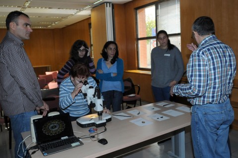 Los asistentes al taller escuchan a Manuel García Heras (IH)